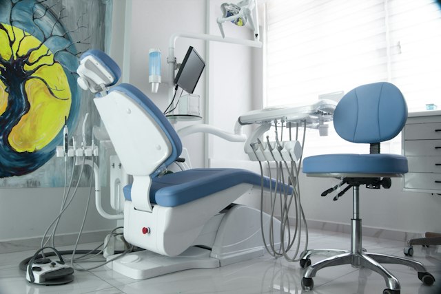 Gabinete dental luminoso y moderno